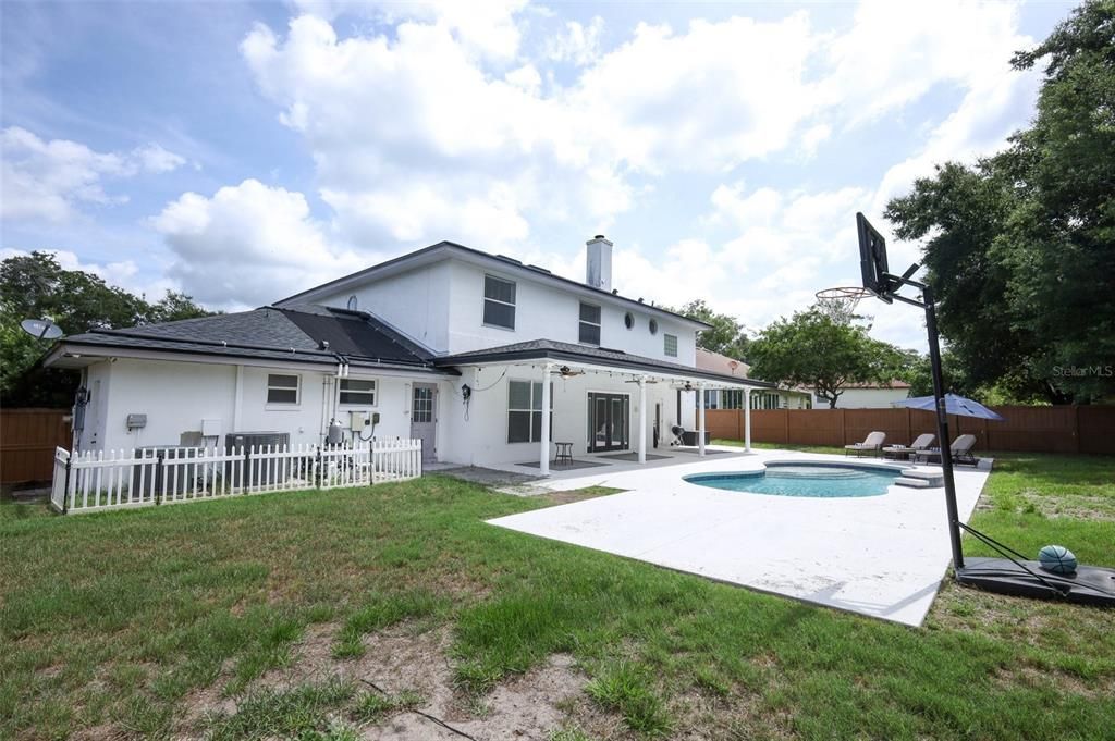 For Sale: $725,000 (6 beds, 4 baths, 3572 Square Feet)