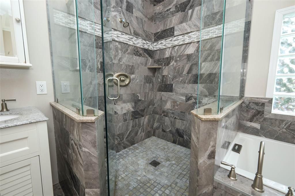 For Sale: $725,000 (6 beds, 4 baths, 3572 Square Feet)