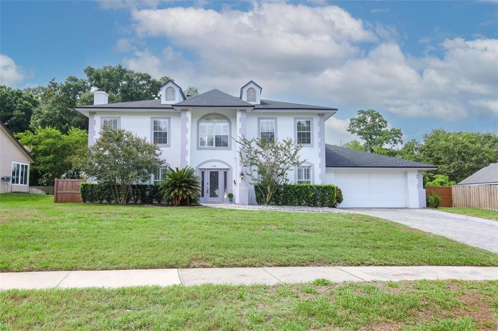 For Sale: $725,000 (6 beds, 4 baths, 3572 Square Feet)