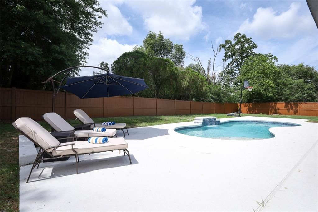 For Sale: $725,000 (6 beds, 4 baths, 3572 Square Feet)