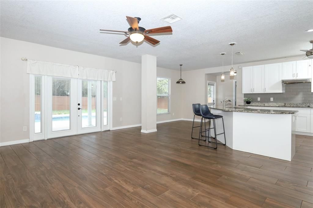 For Sale: $725,000 (6 beds, 4 baths, 3572 Square Feet)