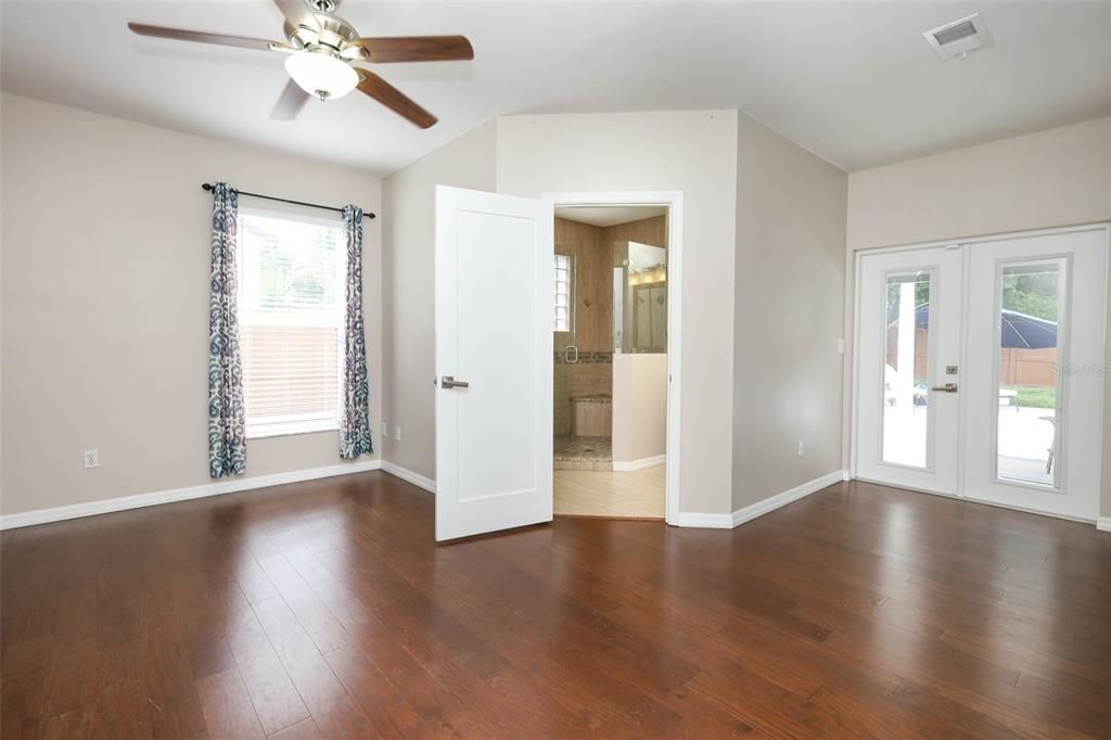 For Sale: $725,000 (6 beds, 4 baths, 3572 Square Feet)