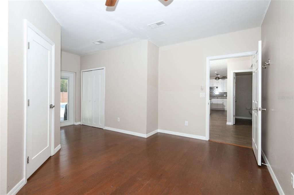 For Sale: $725,000 (6 beds, 4 baths, 3572 Square Feet)