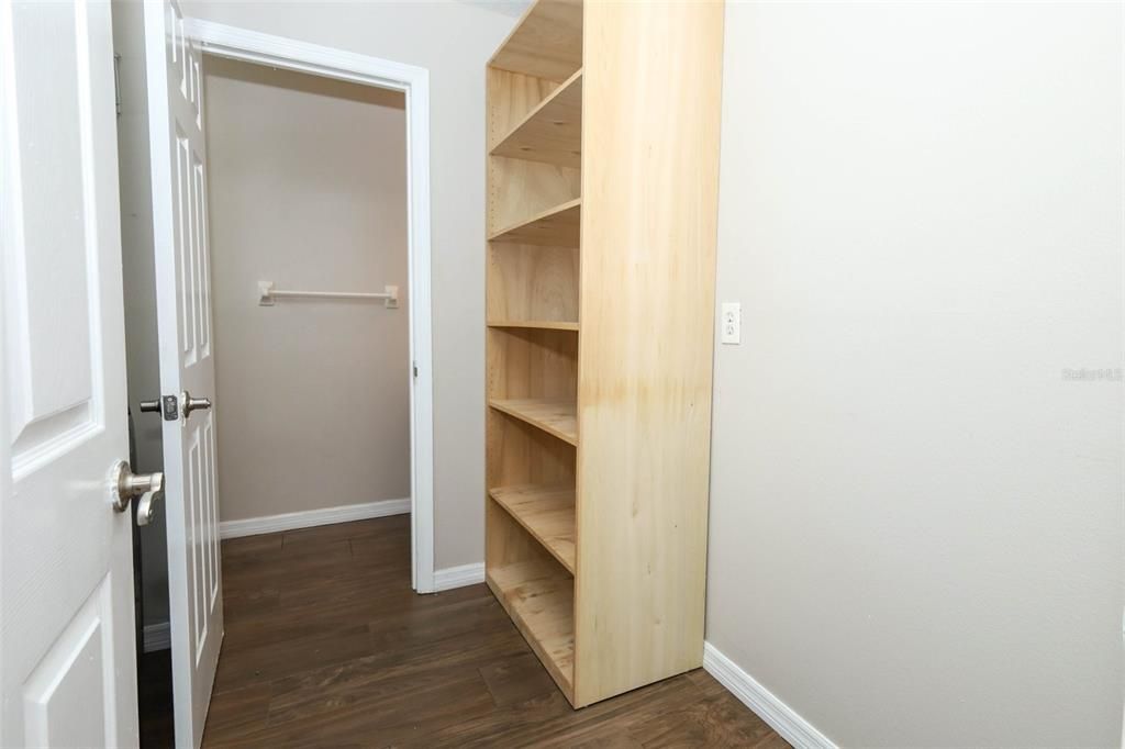 For Sale: $725,000 (6 beds, 4 baths, 3572 Square Feet)