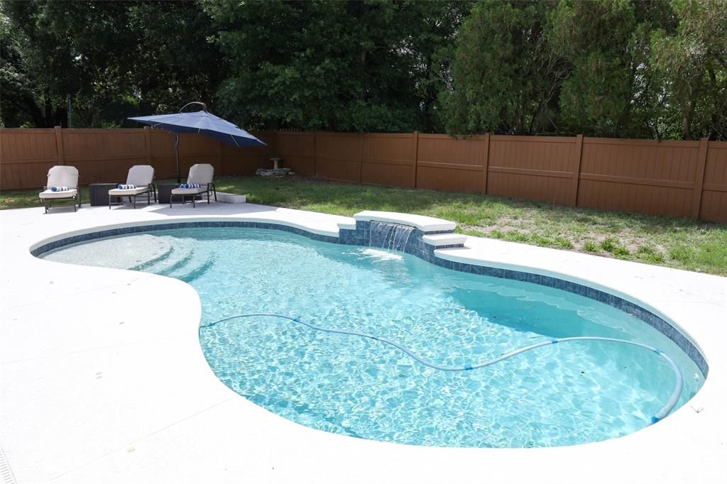 For Sale: $725,000 (6 beds, 4 baths, 3572 Square Feet)