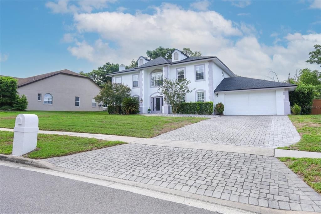 For Sale: $725,000 (6 beds, 4 baths, 3572 Square Feet)