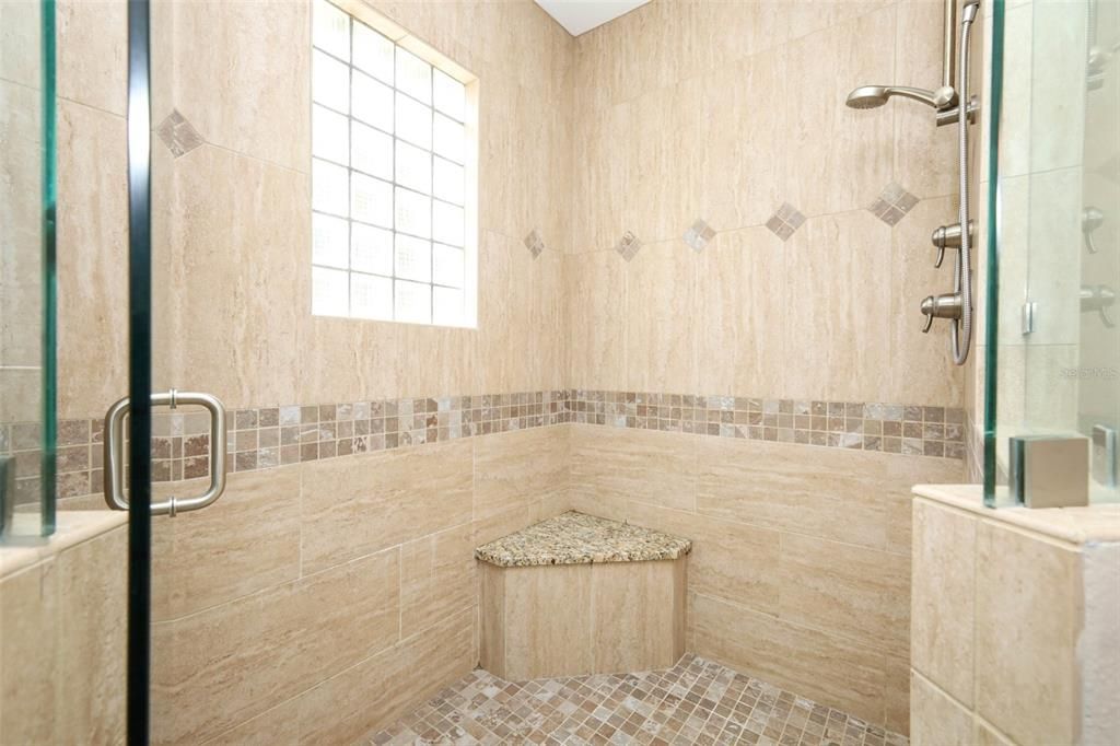 For Sale: $725,000 (6 beds, 4 baths, 3572 Square Feet)