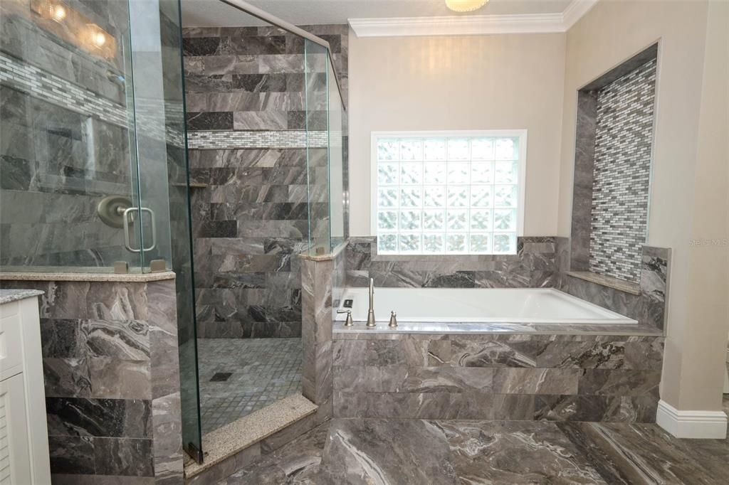 For Sale: $725,000 (6 beds, 4 baths, 3572 Square Feet)