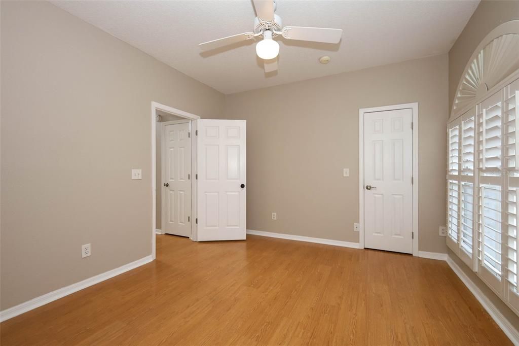 For Sale: $725,000 (6 beds, 4 baths, 3572 Square Feet)
