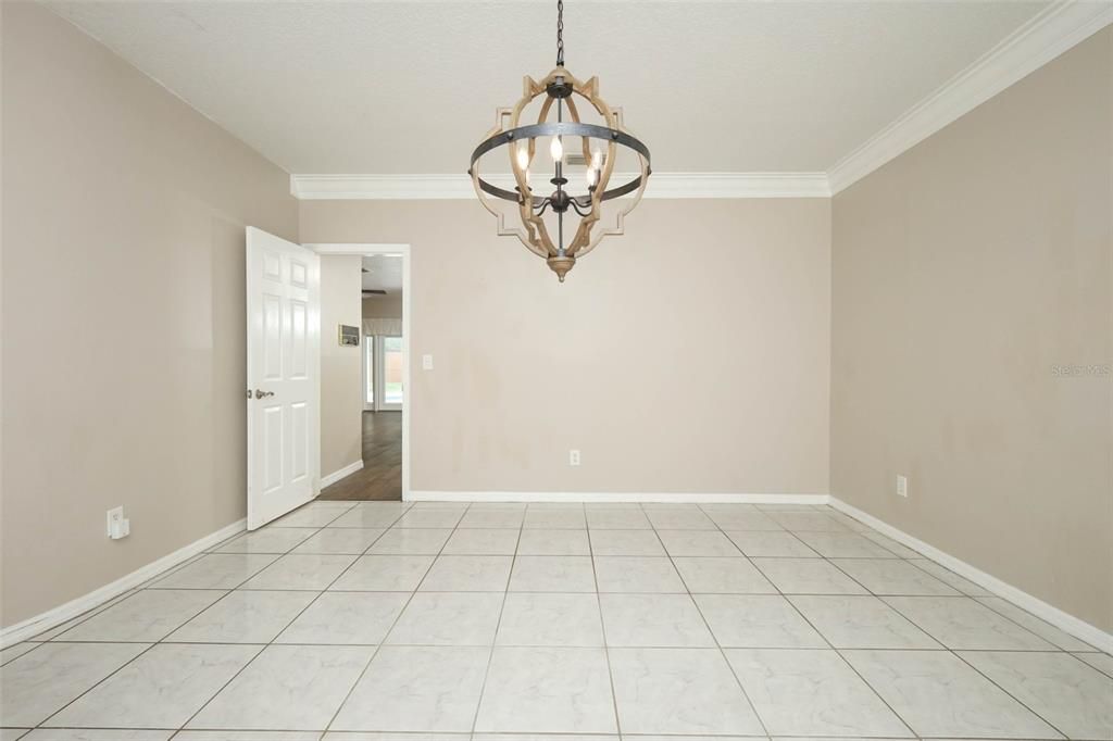 For Sale: $725,000 (6 beds, 4 baths, 3572 Square Feet)