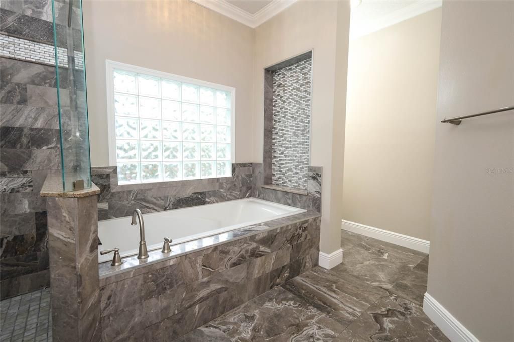 For Sale: $725,000 (6 beds, 4 baths, 3572 Square Feet)