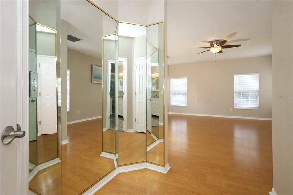 For Sale: $725,000 (6 beds, 4 baths, 3572 Square Feet)