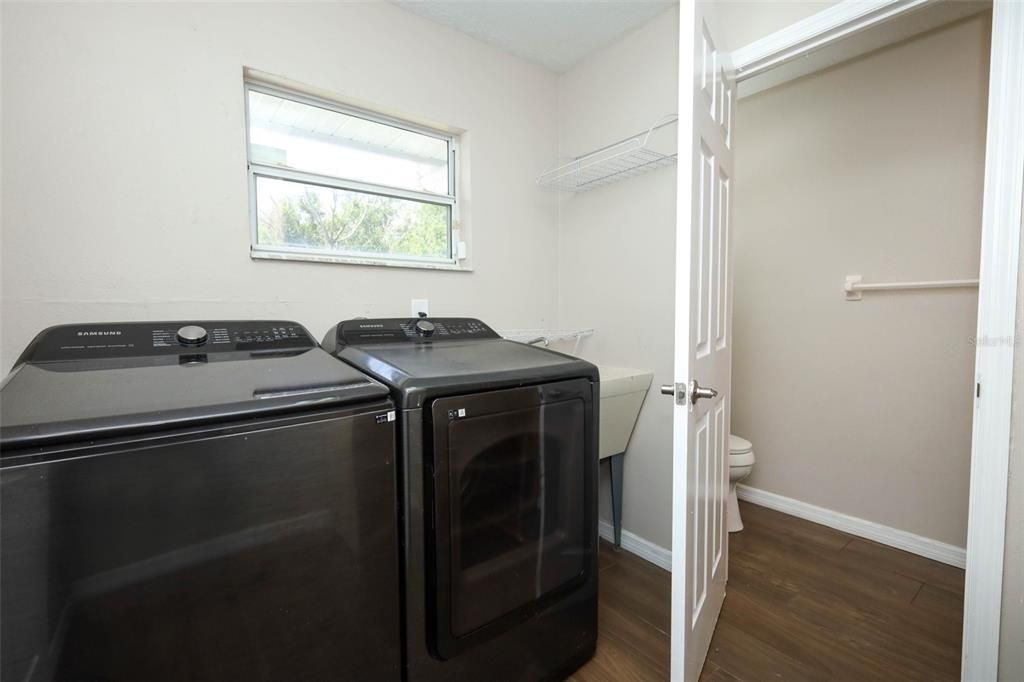 For Sale: $725,000 (6 beds, 4 baths, 3572 Square Feet)