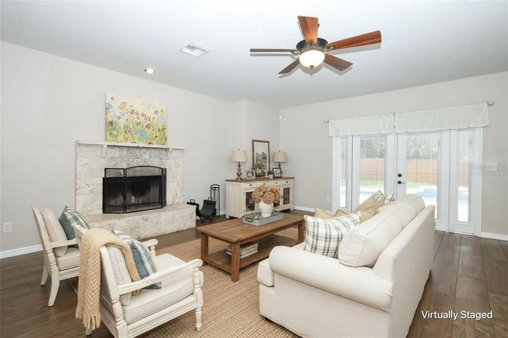 For Sale: $725,000 (6 beds, 4 baths, 3572 Square Feet)