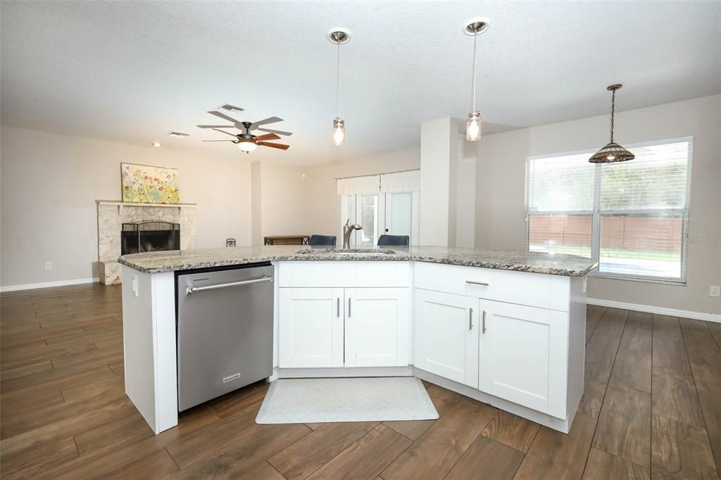 For Sale: $725,000 (6 beds, 4 baths, 3572 Square Feet)