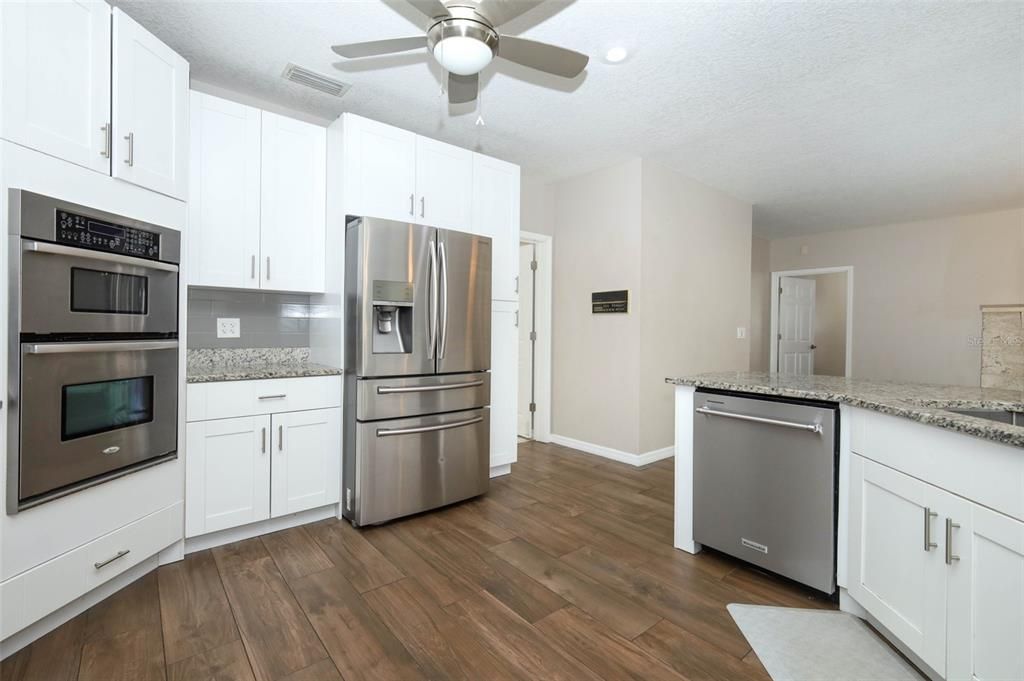 For Sale: $725,000 (6 beds, 4 baths, 3572 Square Feet)