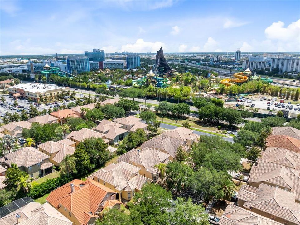 Под контрактом: $649,900 (3 спален, 2 ванн, 2787 Квадратных фут)