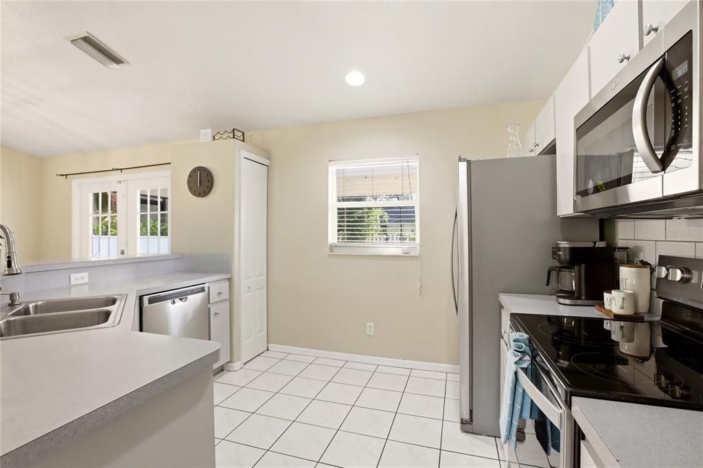 Activo con contrato: $364,900 (3 camas, 2 baños, 1393 Pies cuadrados)