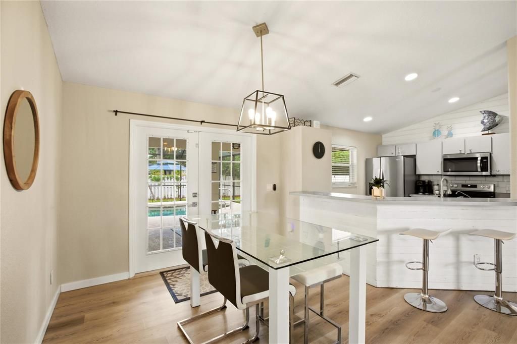 Activo con contrato: $364,900 (3 camas, 2 baños, 1393 Pies cuadrados)