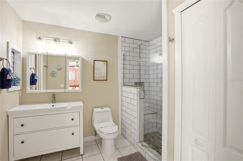 Activo con contrato: $364,900 (3 camas, 2 baños, 1393 Pies cuadrados)