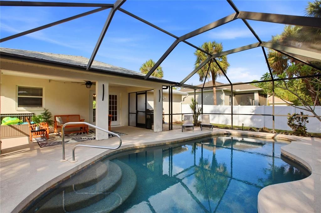 Activo con contrato: $364,900 (3 camas, 2 baños, 1393 Pies cuadrados)