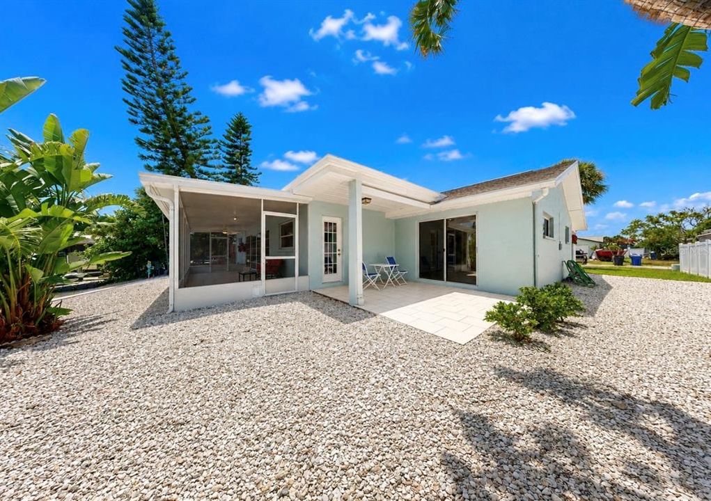 For Rent: $3,500 (3 beds, 2 baths, 1810 Square Feet)