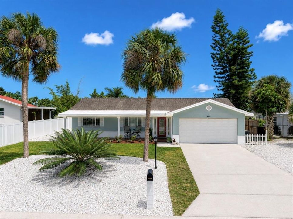 For Rent: $3,500 (3 beds, 2 baths, 1810 Square Feet)