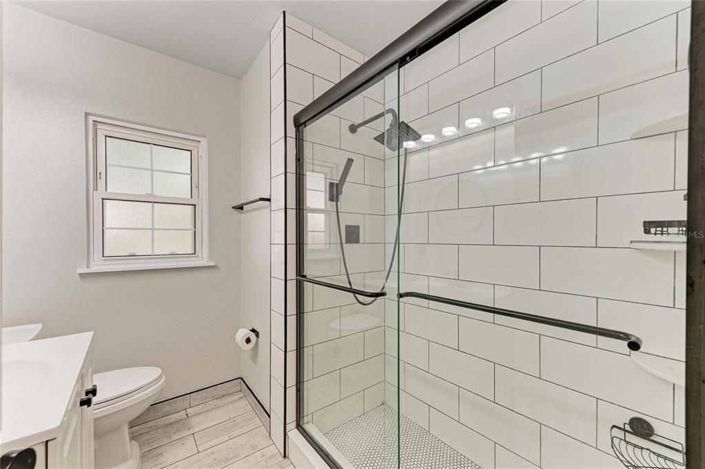 Activo con contrato: $325,000 (3 camas, 1 baños, 1078 Pies cuadrados)