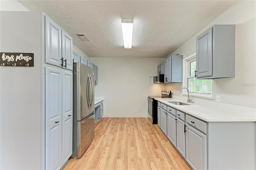Activo con contrato: $325,000 (3 camas, 1 baños, 1078 Pies cuadrados)