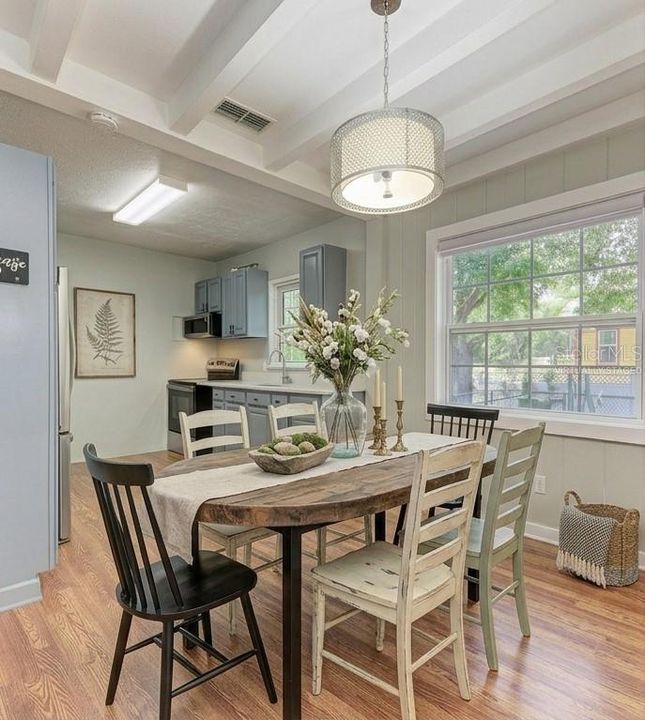 Activo con contrato: $325,000 (3 camas, 1 baños, 1078 Pies cuadrados)