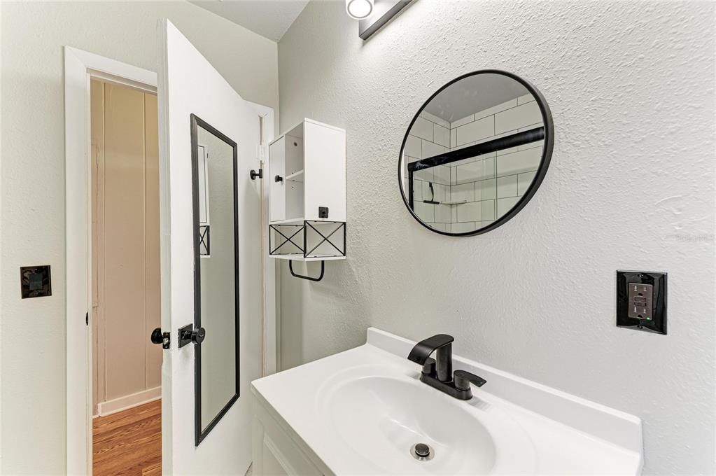 Activo con contrato: $325,000 (3 camas, 1 baños, 1078 Pies cuadrados)