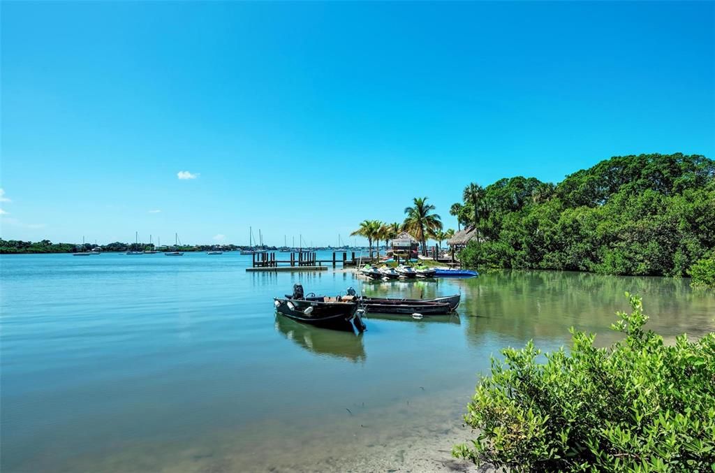 Activo con contrato: $325,000 (3 camas, 1 baños, 1078 Pies cuadrados)