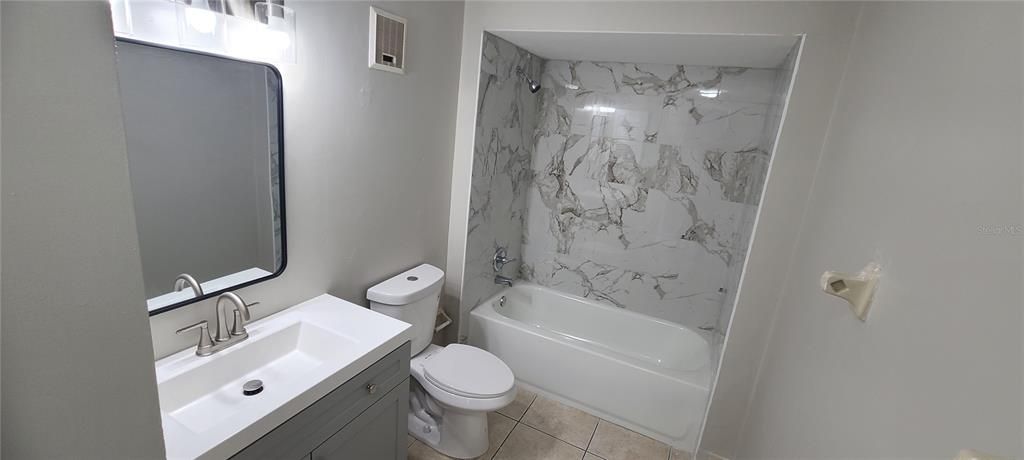 Activo con contrato: $199,900 (2 camas, 2 baños, 1361 Pies cuadrados)