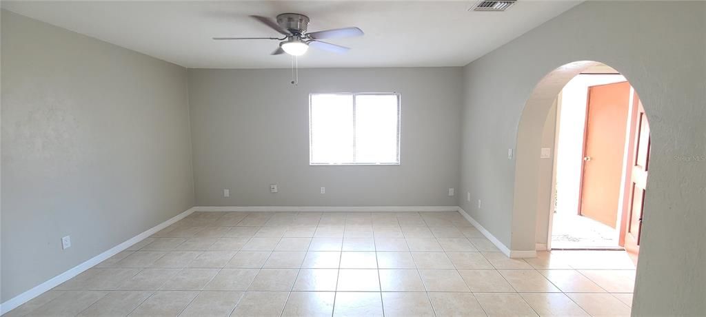 Activo con contrato: $199,900 (2 camas, 2 baños, 1361 Pies cuadrados)