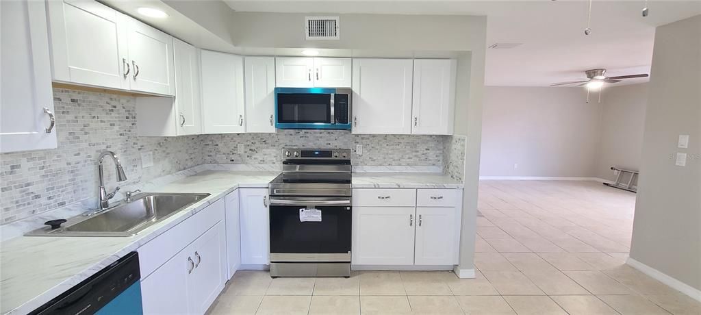 Activo con contrato: $199,900 (2 camas, 2 baños, 1361 Pies cuadrados)
