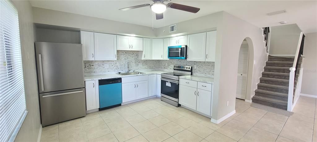 Activo con contrato: $199,900 (2 camas, 2 baños, 1361 Pies cuadrados)