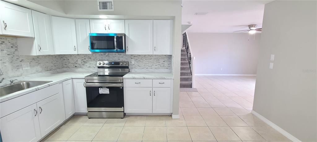 Activo con contrato: $199,900 (2 camas, 2 baños, 1361 Pies cuadrados)