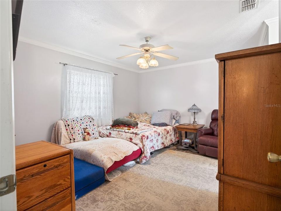 For Sale: $179,900 (2 beds, 2 baths, 1258 Square Feet)