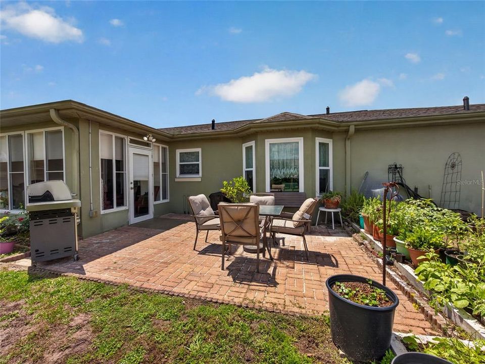 For Sale: $179,900 (2 beds, 2 baths, 1258 Square Feet)