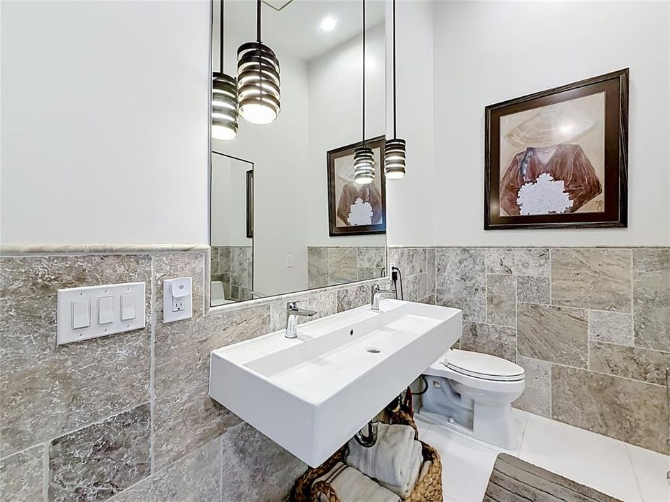 En Venta: $849,999 (3 camas, 2 baños, 2058 Pies cuadrados)