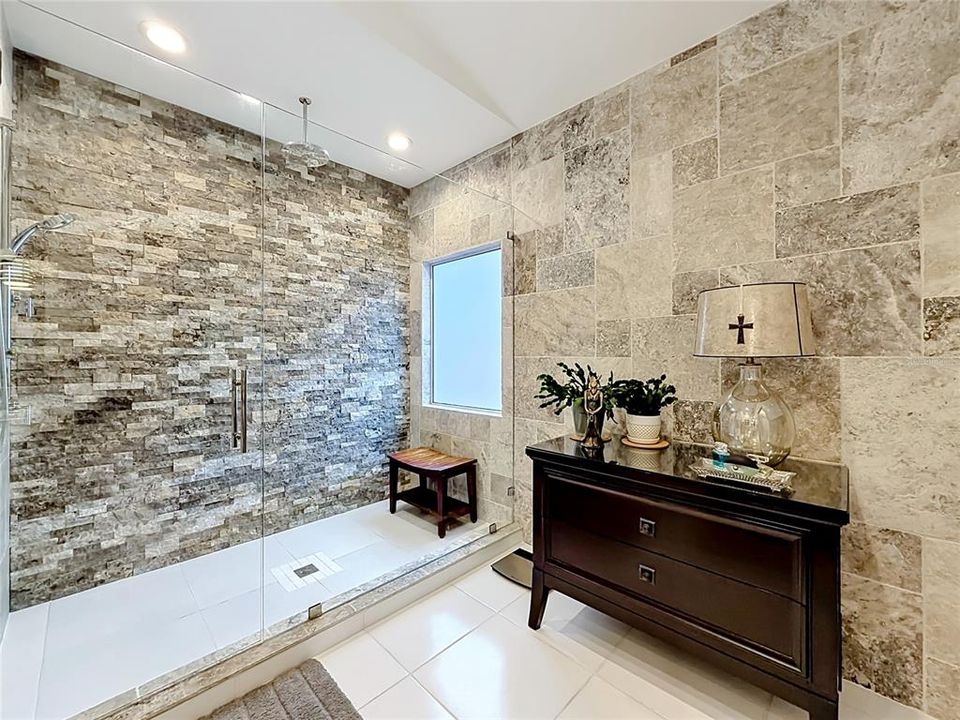 En Venta: $849,999 (3 camas, 2 baños, 2058 Pies cuadrados)
