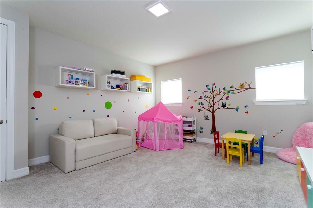 Activo con contrato: $1,699,000 (6 camas, 4 baños, 4544 Pies cuadrados)