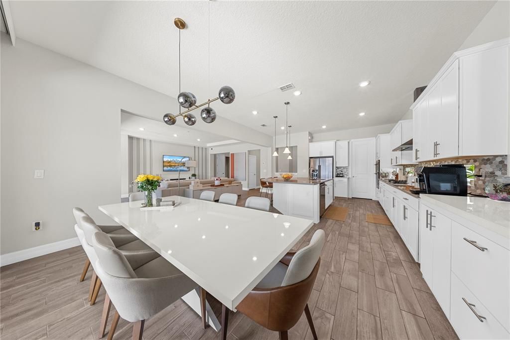 Activo con contrato: $1,699,000 (6 camas, 4 baños, 4544 Pies cuadrados)