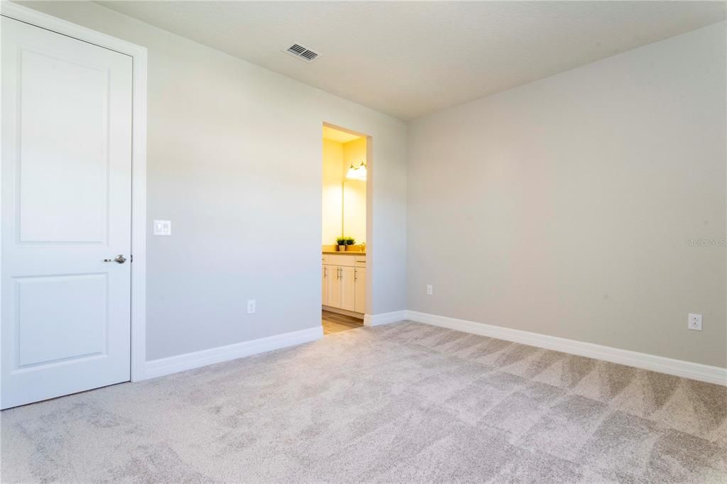 Activo con contrato: $1,699,000 (6 camas, 4 baños, 4544 Pies cuadrados)