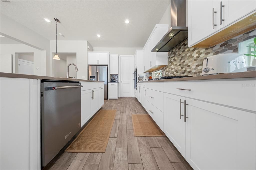 Activo con contrato: $1,699,000 (6 camas, 4 baños, 4544 Pies cuadrados)