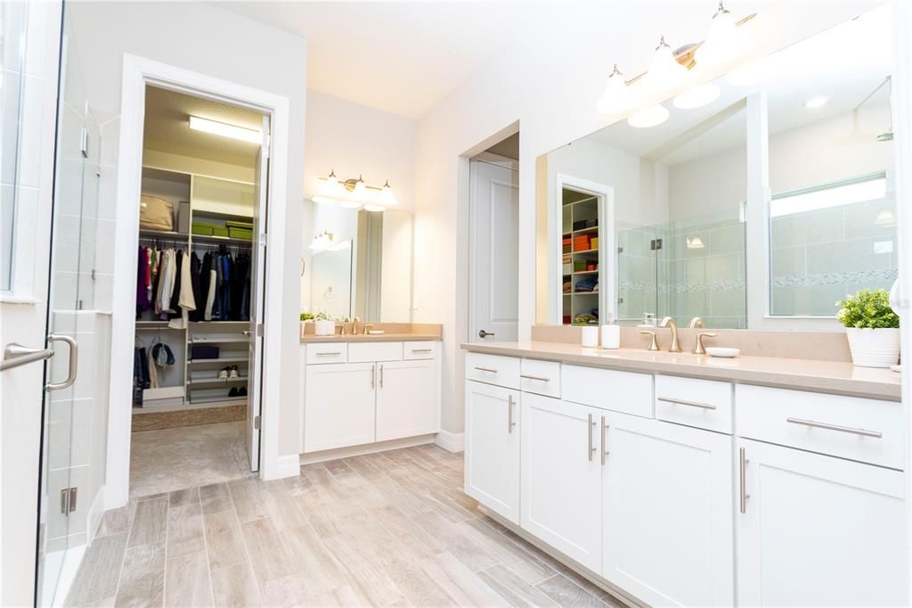 Activo con contrato: $1,699,000 (6 camas, 4 baños, 4544 Pies cuadrados)