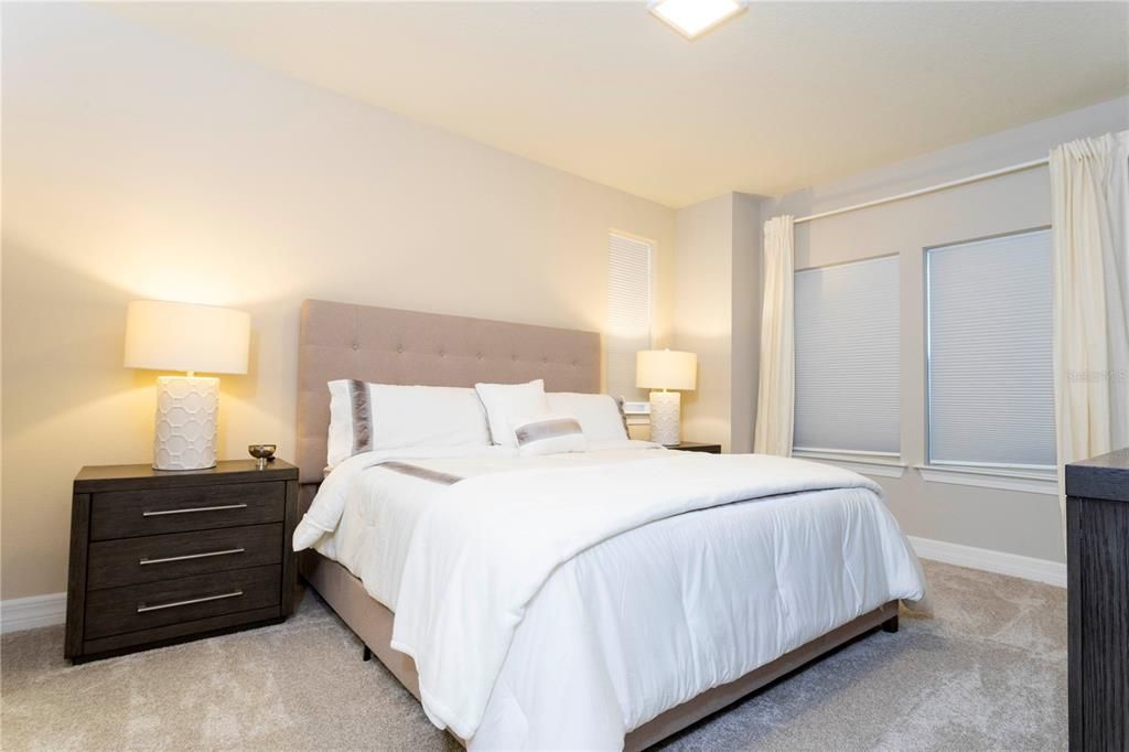 Activo con contrato: $1,699,000 (6 camas, 4 baños, 4544 Pies cuadrados)