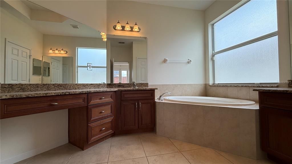 For Rent: $2,395 (4 beds, 3 baths, 2576 Square Feet)