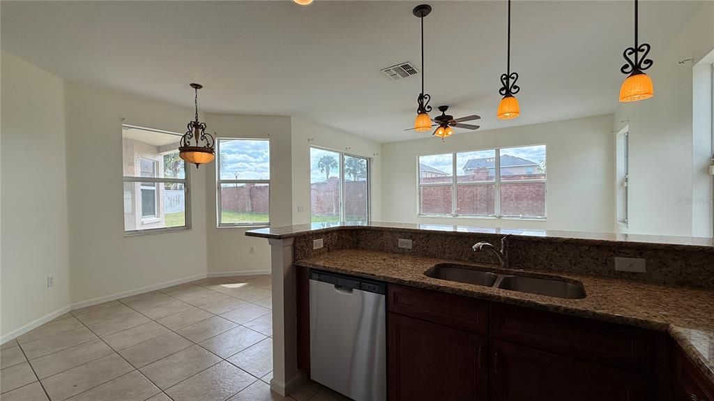 For Rent: $2,395 (4 beds, 3 baths, 2576 Square Feet)