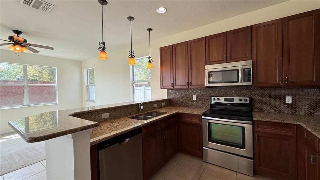 For Rent: $2,395 (4 beds, 3 baths, 2576 Square Feet)